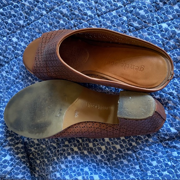 Gentle Souls by Kenneth Cole Post Laser-Cut Leather Mules Saddle - Picture 13 of 15